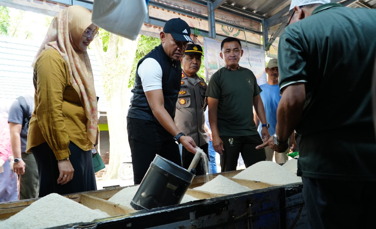 Bupati Tanah Laut Pimpin Sidak Pasar, Pastikan Harga dan Stok Bahan Pokok Tetap Stabil