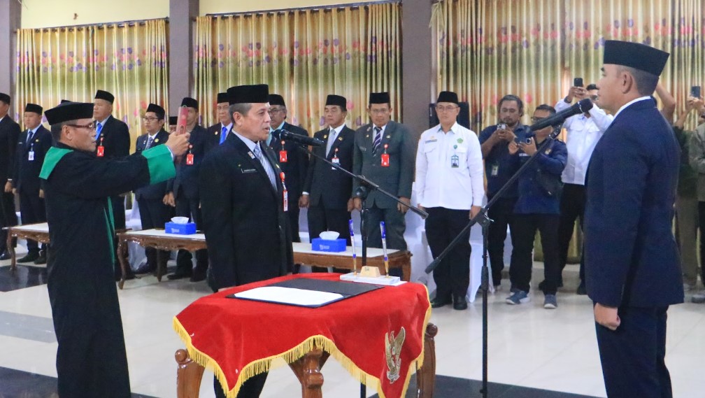 Bupati Tanah Laut Lantik Asisten I, Tekankan Penguatan Telaahan Kebijakan
