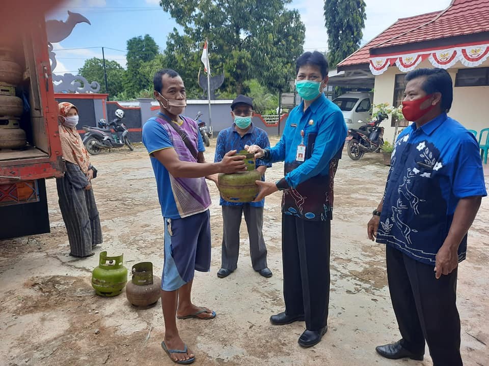 DALAM SATU JAM WARGA DESA BUMI JAYA HABISKAN 280 KUOTA GAS MURAH