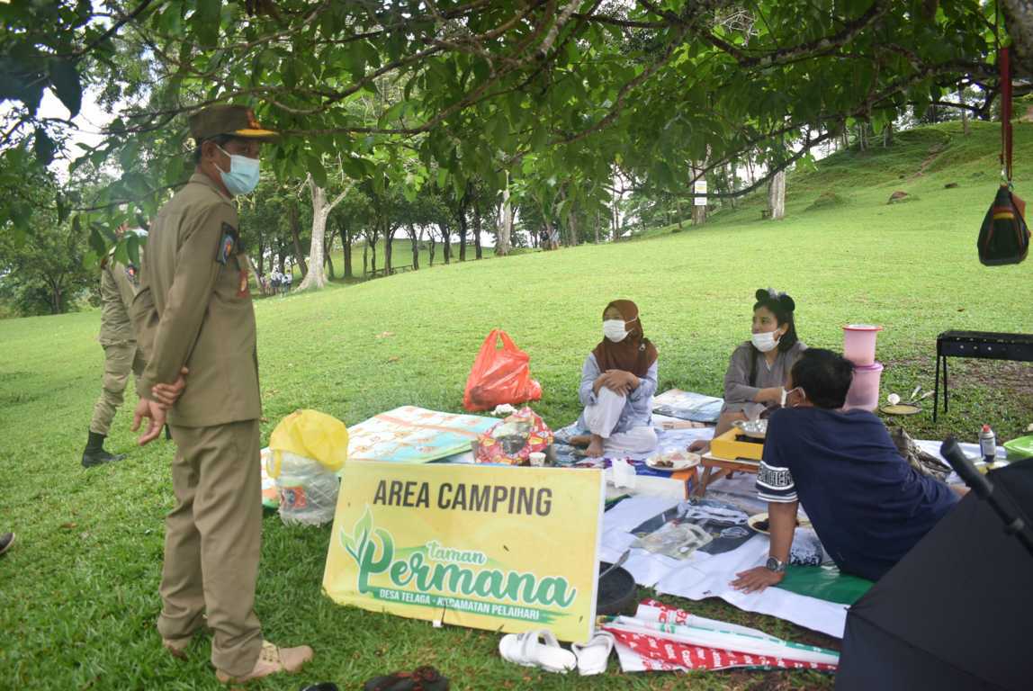 TIM SATGAS PENANGANAN COVID-19 TALA PULANGKAN PULUHAN WISATAWAN SAAT ASIK MEMASAK BERSAMA